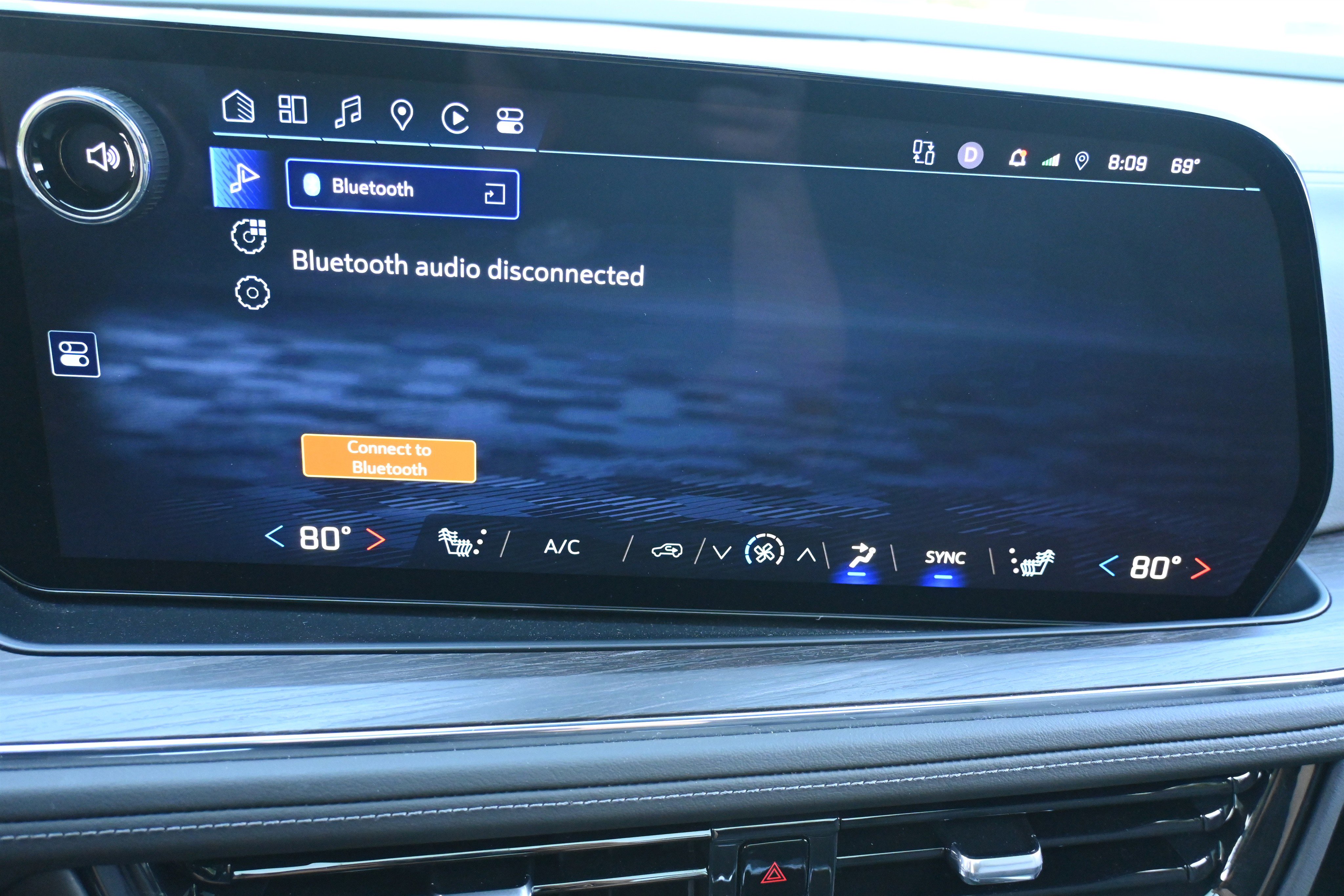 Used 2025 Chevrolet Tahoe Z71 w/ Comfort Package image 31