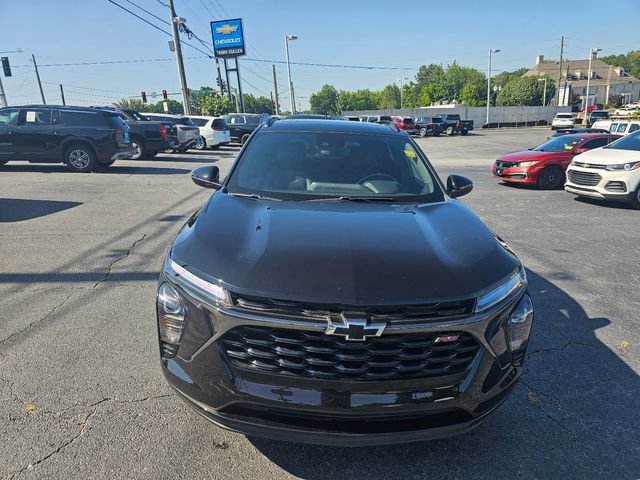 Used 2025 Chevrolet Trax RS w/ Sunroof Package FWD image 3
