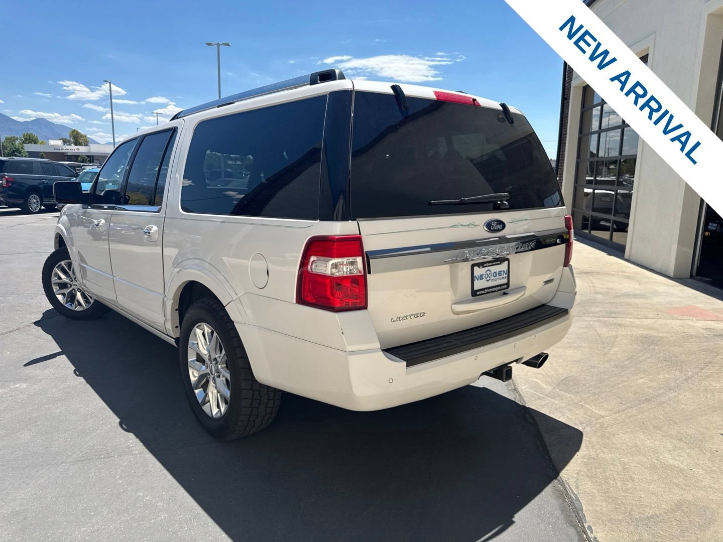 Used 2017 Ford Expedition EL Limited w/ Equipment Group 301A AWD/4WD image 5