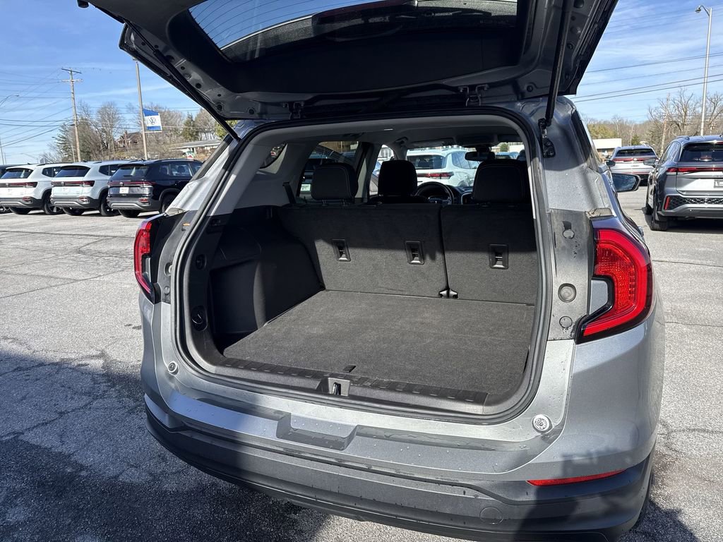 Used 2024 GMC Terrain SLE image 39