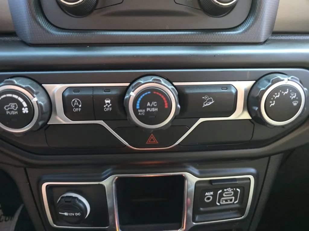 Used 2018 Jeep Wrangler Unlimited Sport AWD/4WD image 23