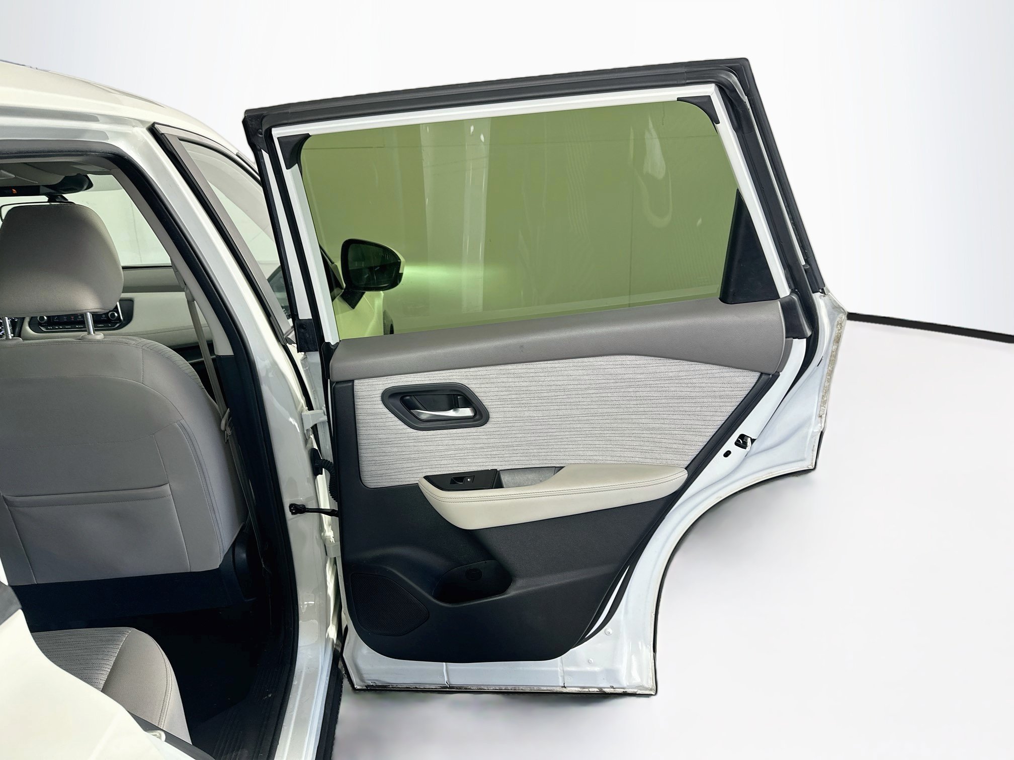Used 2023 Nissan Rogue SV FWD image 30