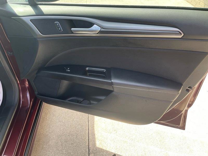 Used 2017 Ford Fusion SE w/ Equipment Group 201A image 42