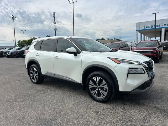 Used 2022 Nissan Rogue SV FWD image 1