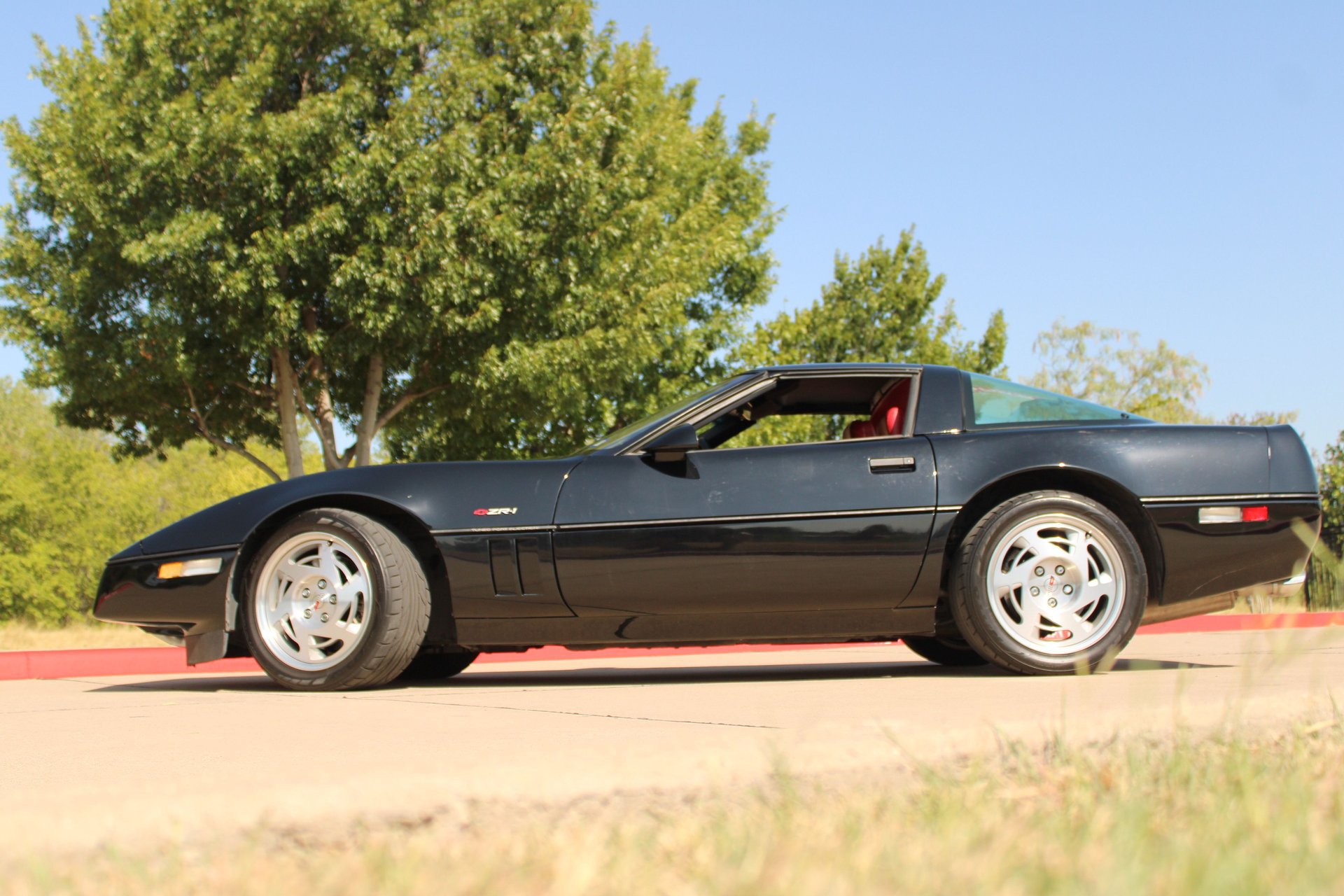 Used 1990 Chevrolet Corvette ZR-1 RWD image 7