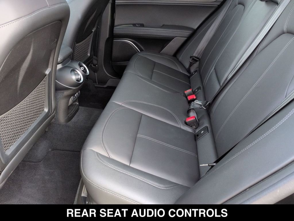 Used 2023 Alfa Romeo Stelvio Ti AWD/4WD image 4