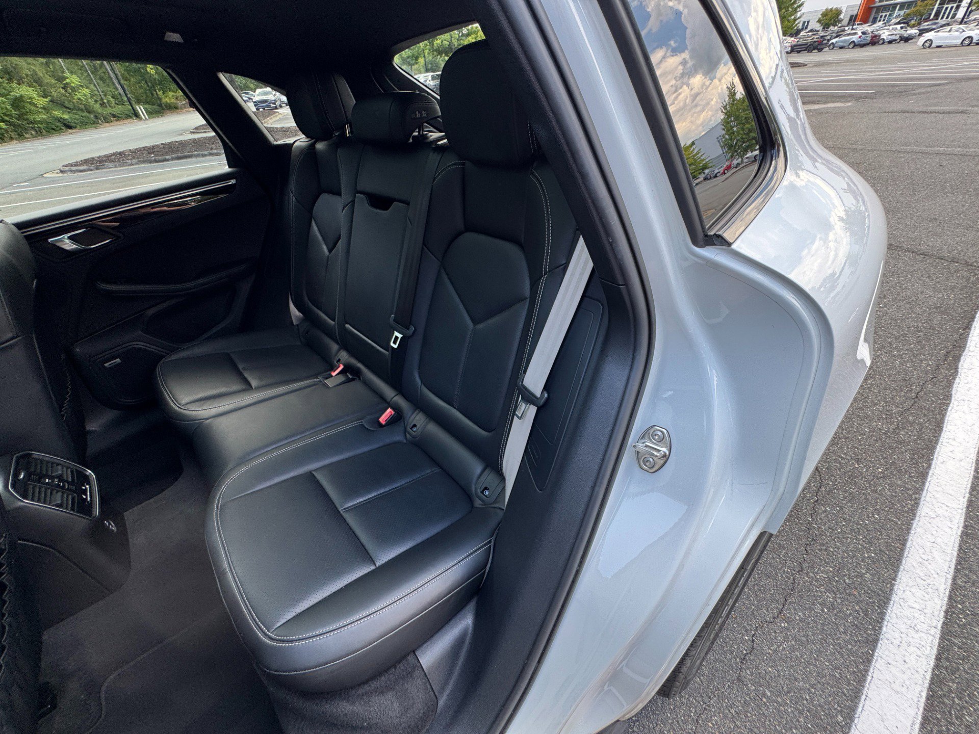 Used 2023 Porsche Macan image 46