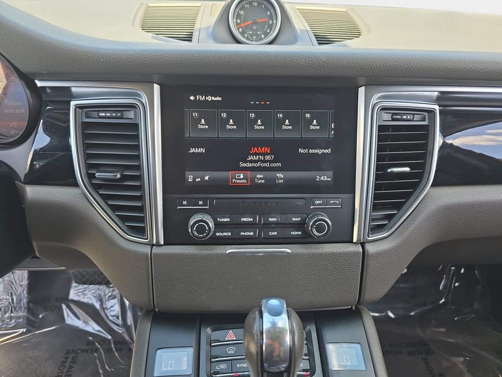 Used 2018 Porsche Macan AWD/4WD image 23