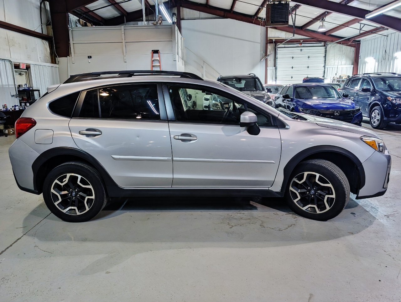 Used 2017 Subaru Crosstrek 2.0i Premium AWD/4WD image 9