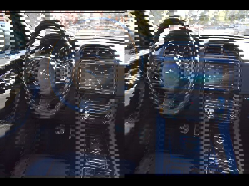 Used 2019 Jaguar F-PACE Premium image 29