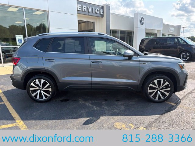 Used 2023 Volkswagen Taos SE FWD image 9