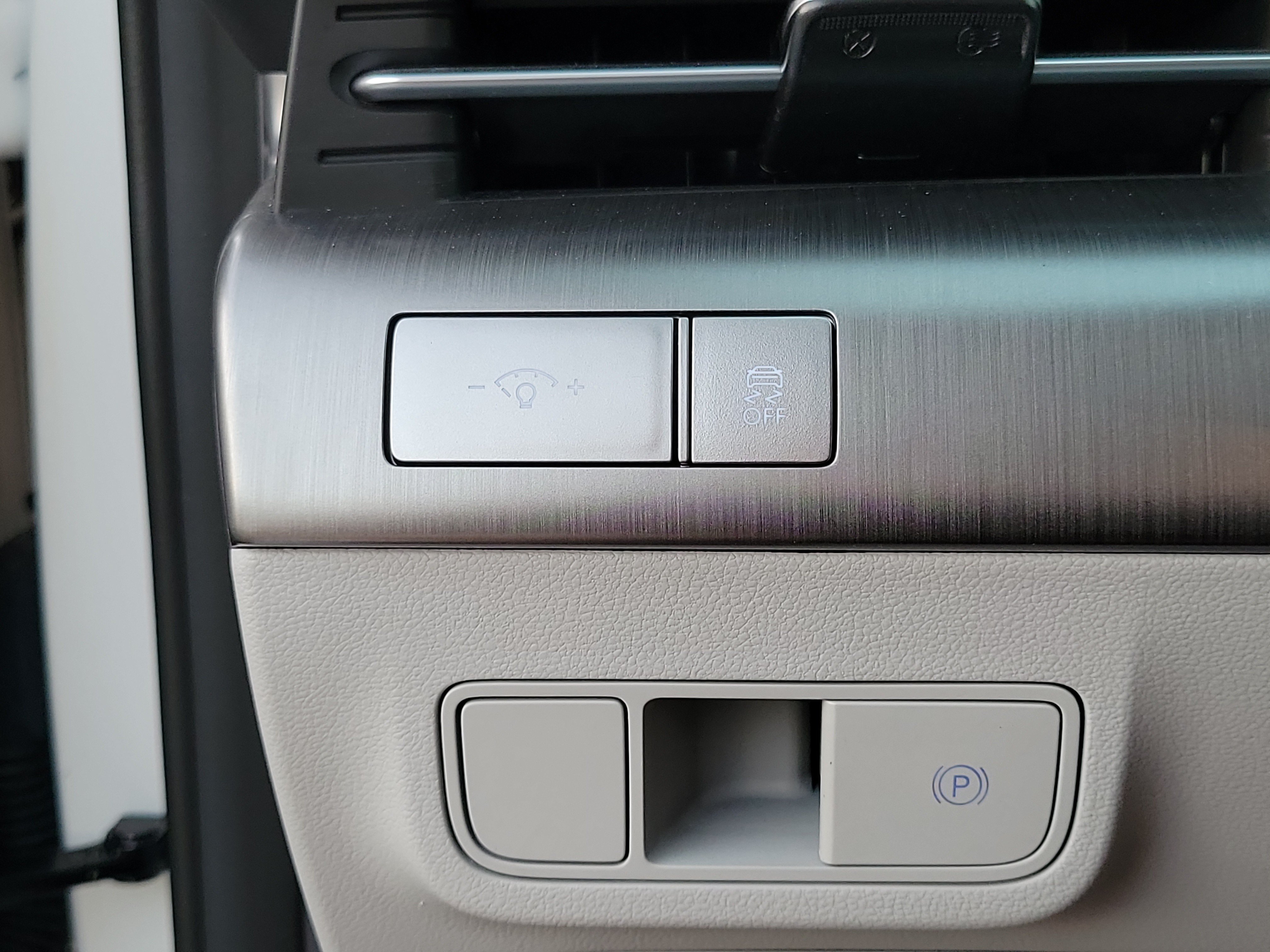Certified 2024 Hyundai Kona SEL FWD image 12