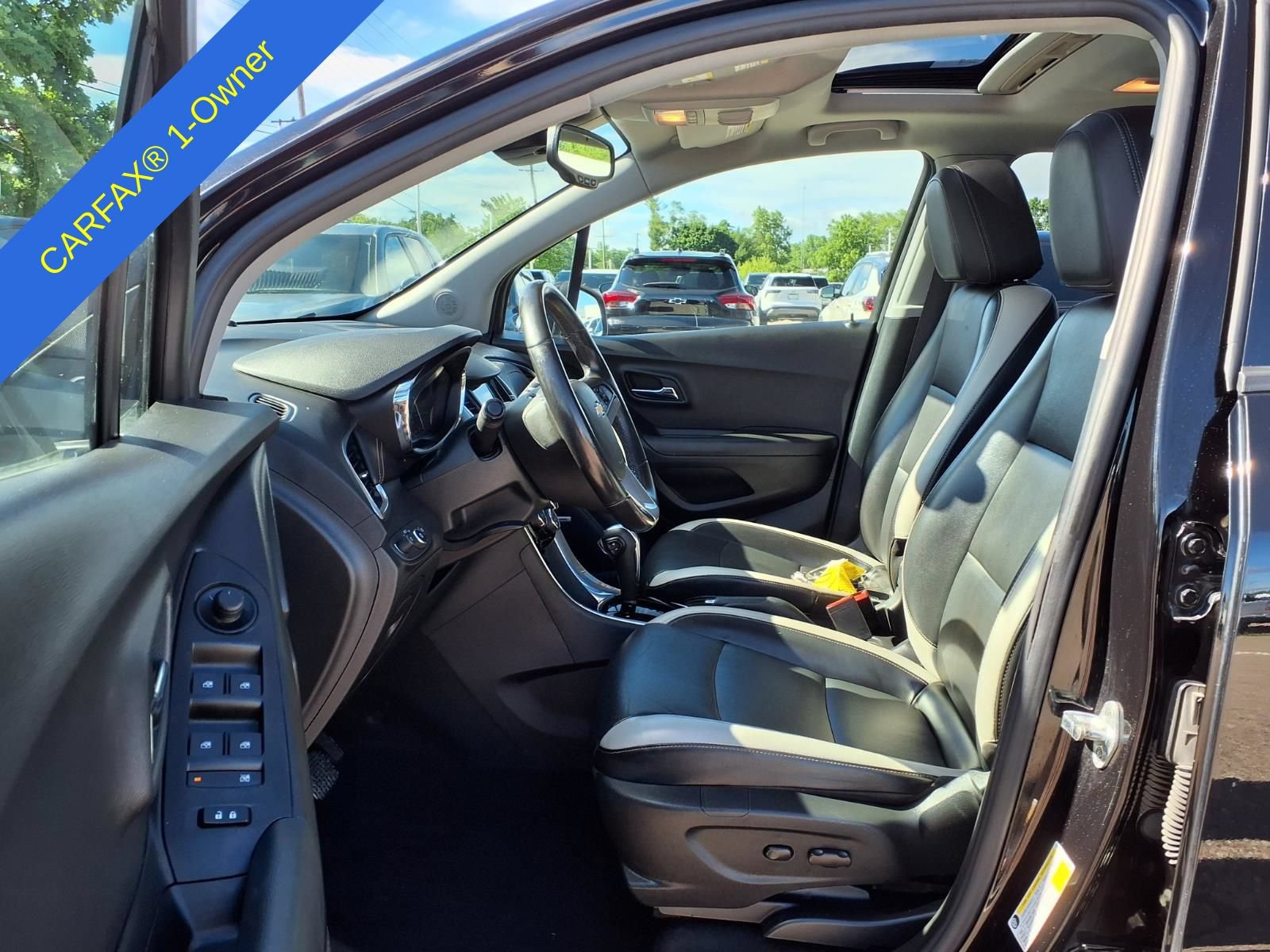 Used 2018 Chevrolet Trax Premier w/ Midnight Edition AWD/4WD image 19