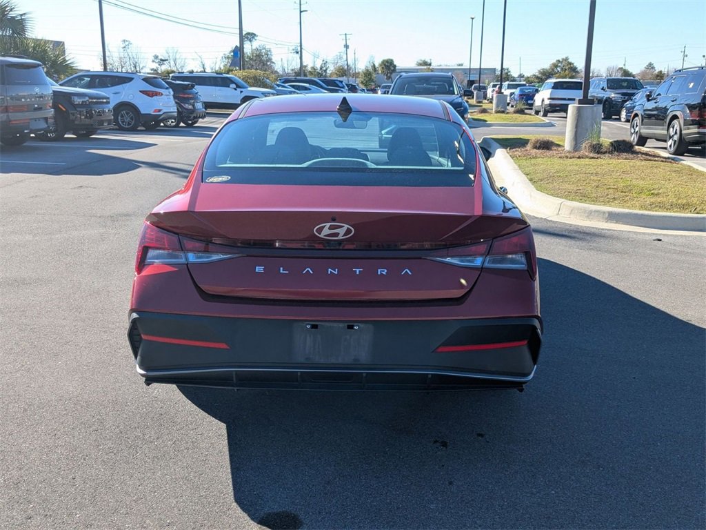 Used 2024 Hyundai Elantra SEL image 7