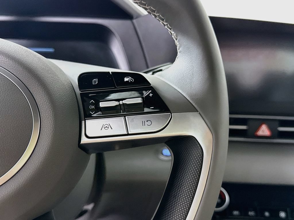 Certified 2025 Hyundai Elantra Sport FWD image 22