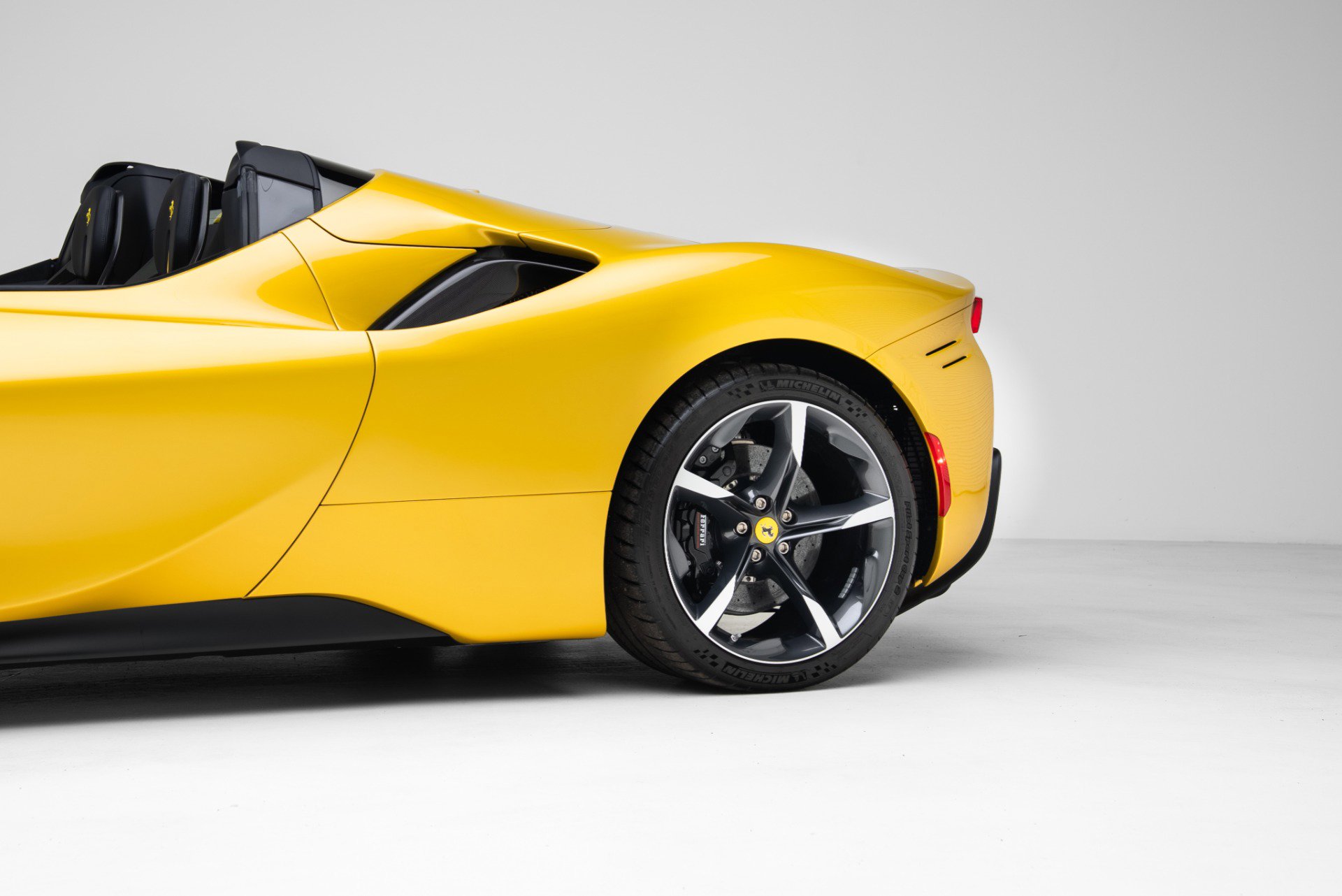 Used 2023 Ferrari SF90 Spider AWD/4WD image 12