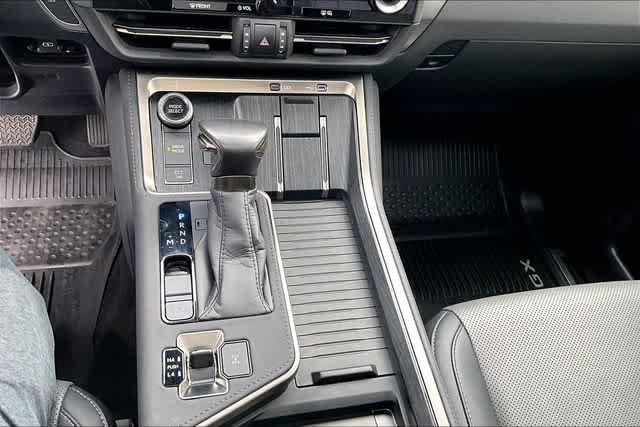 Used 2025 Lexus GX 550 w/ Accessory Package (2T) AWD/4WD image 15