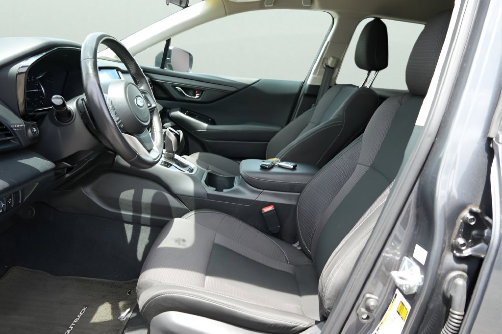 Used 2024 Subaru Outback Premium AWD/4WD image 16