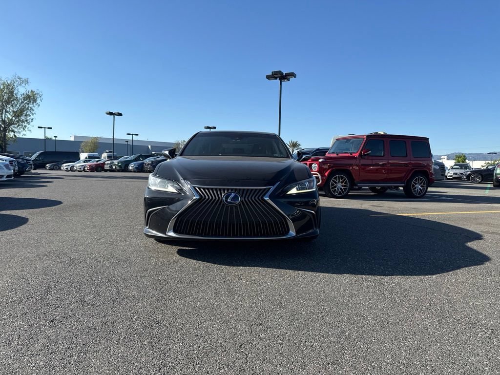 Used 2020 Lexus ES 300h w/ Accessory Package FWD image 2
