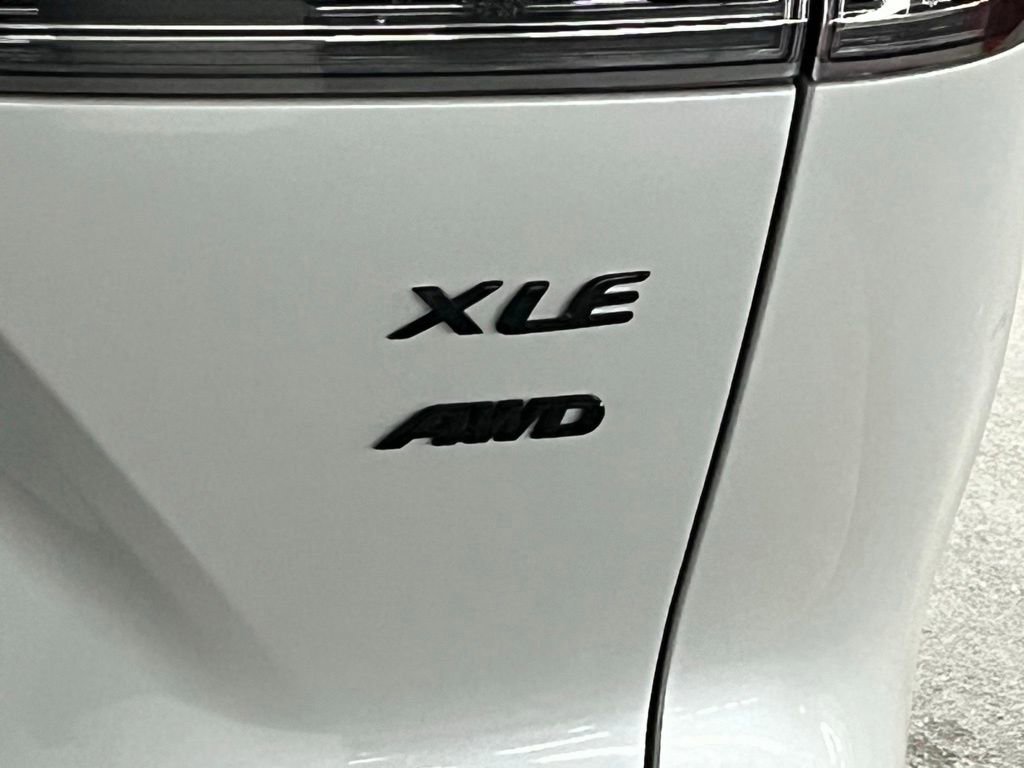 Used 2024 Toyota Corolla Cross XLE w/ Convenience Package image 34