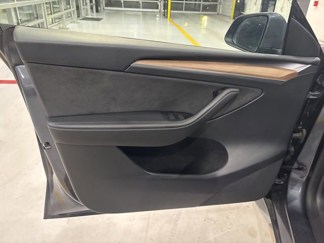 Used 2023 Tesla Model Y Performance image 11