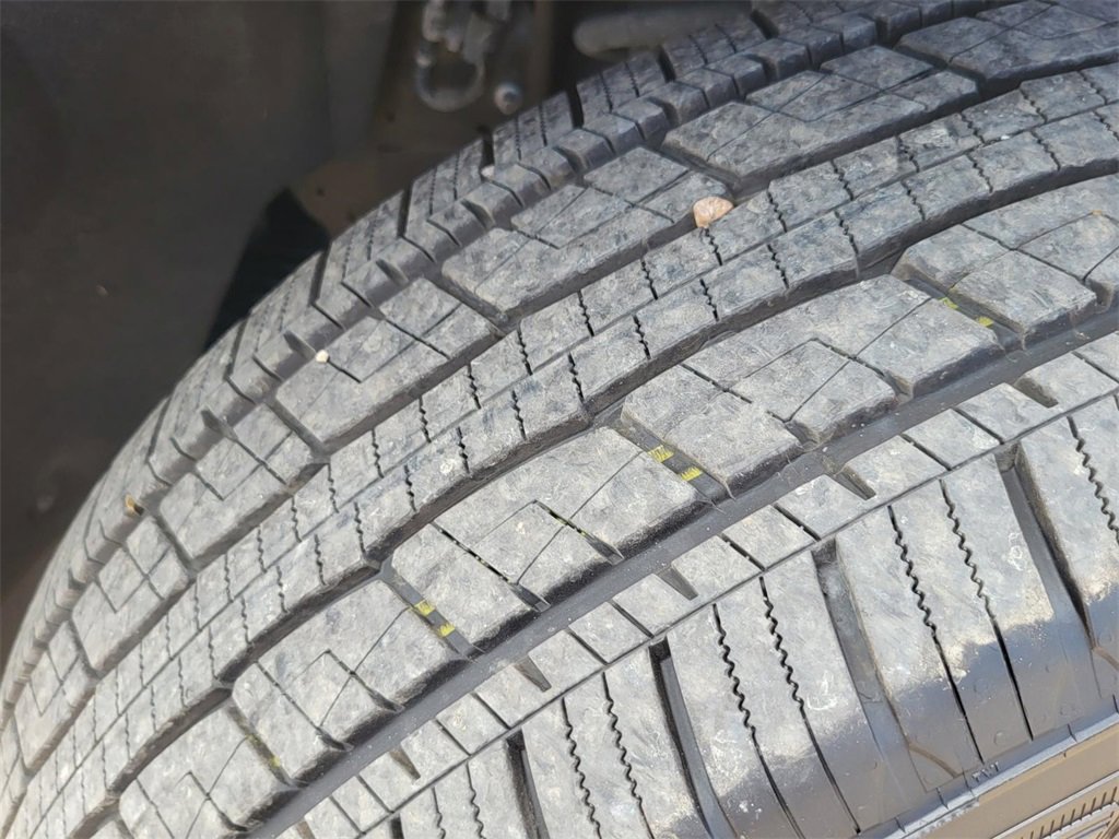 Used 2023 Cadillac Escalade Premium Luxury image 33