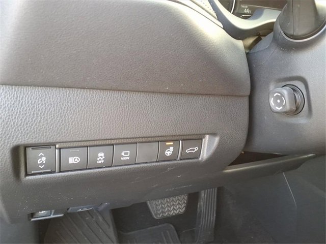 Used 2022 Toyota Venza Limited w/ Advanced Technology Package image 16