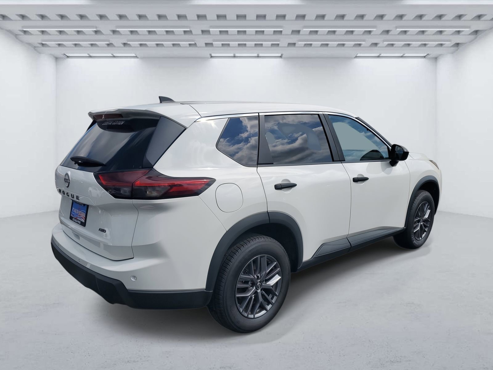 Used 2024 Nissan Rogue S image 4