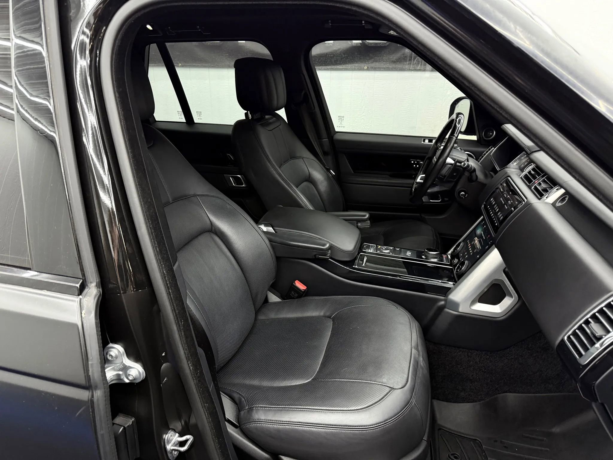 Used 2018 Land Rover Range Rover HSE image 6