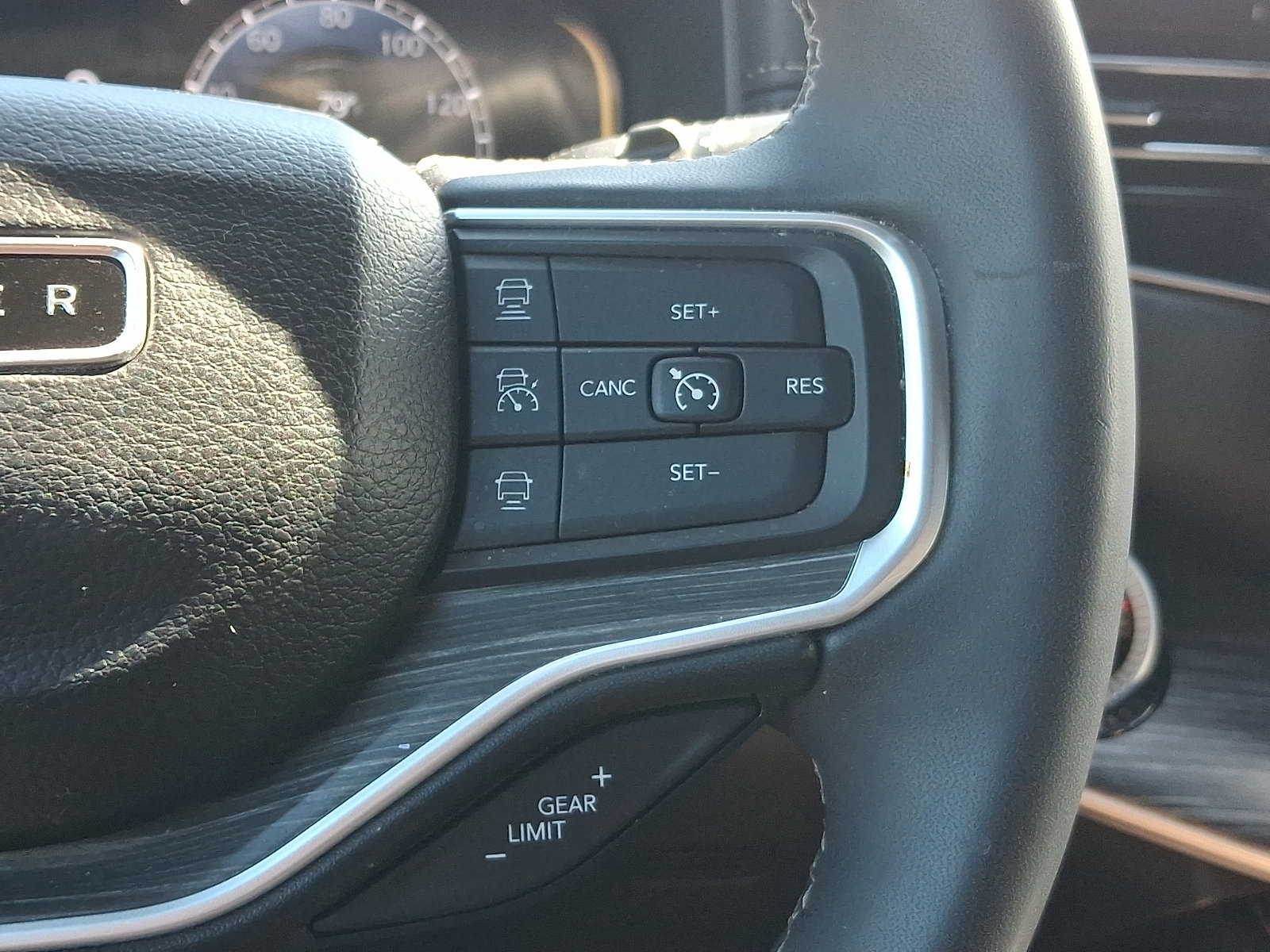 Used 2024 Jeep Wagoneer L Series II w/ Flexible Seating Group AWD/4WD image 23