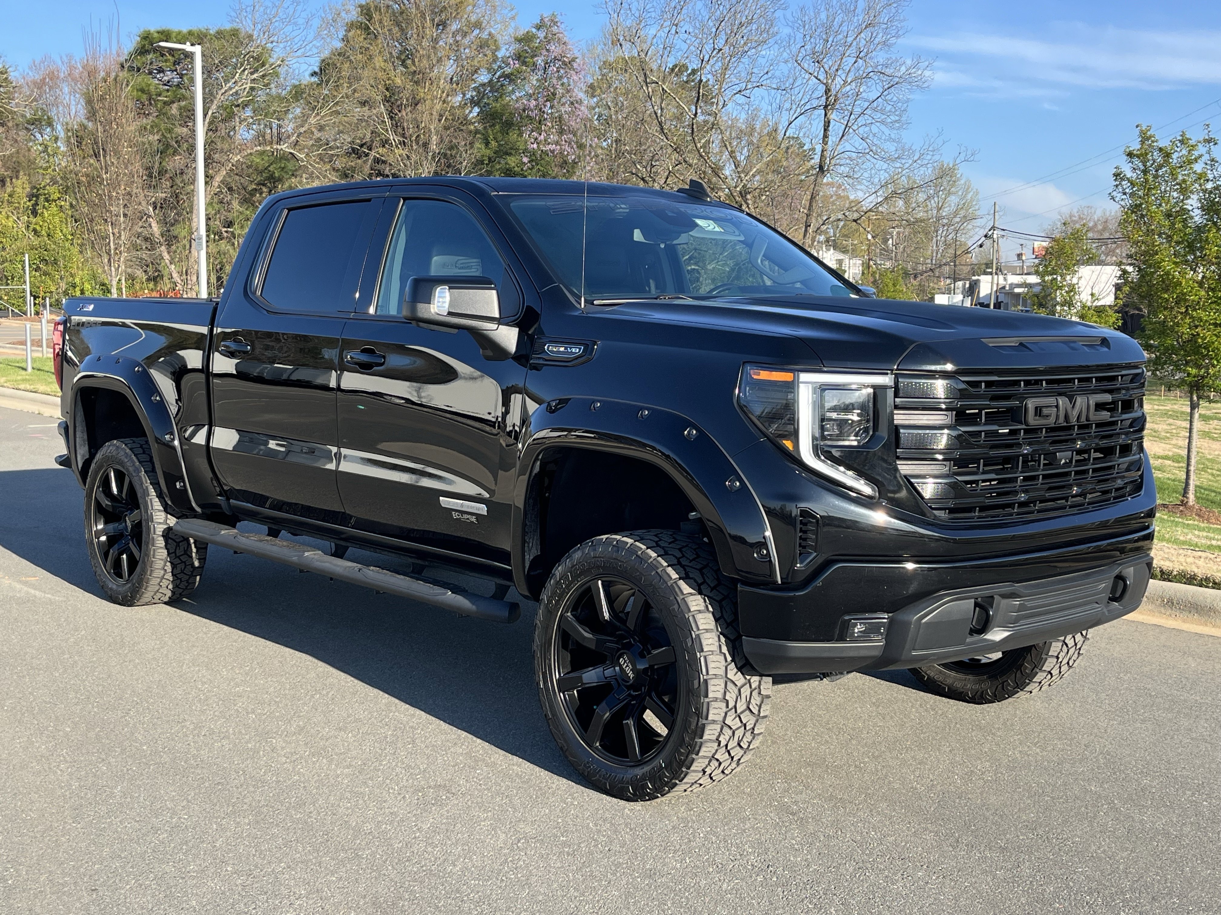 Used 2023 GMC Sierra 1500 Elevation w/ Preferred Package image 1