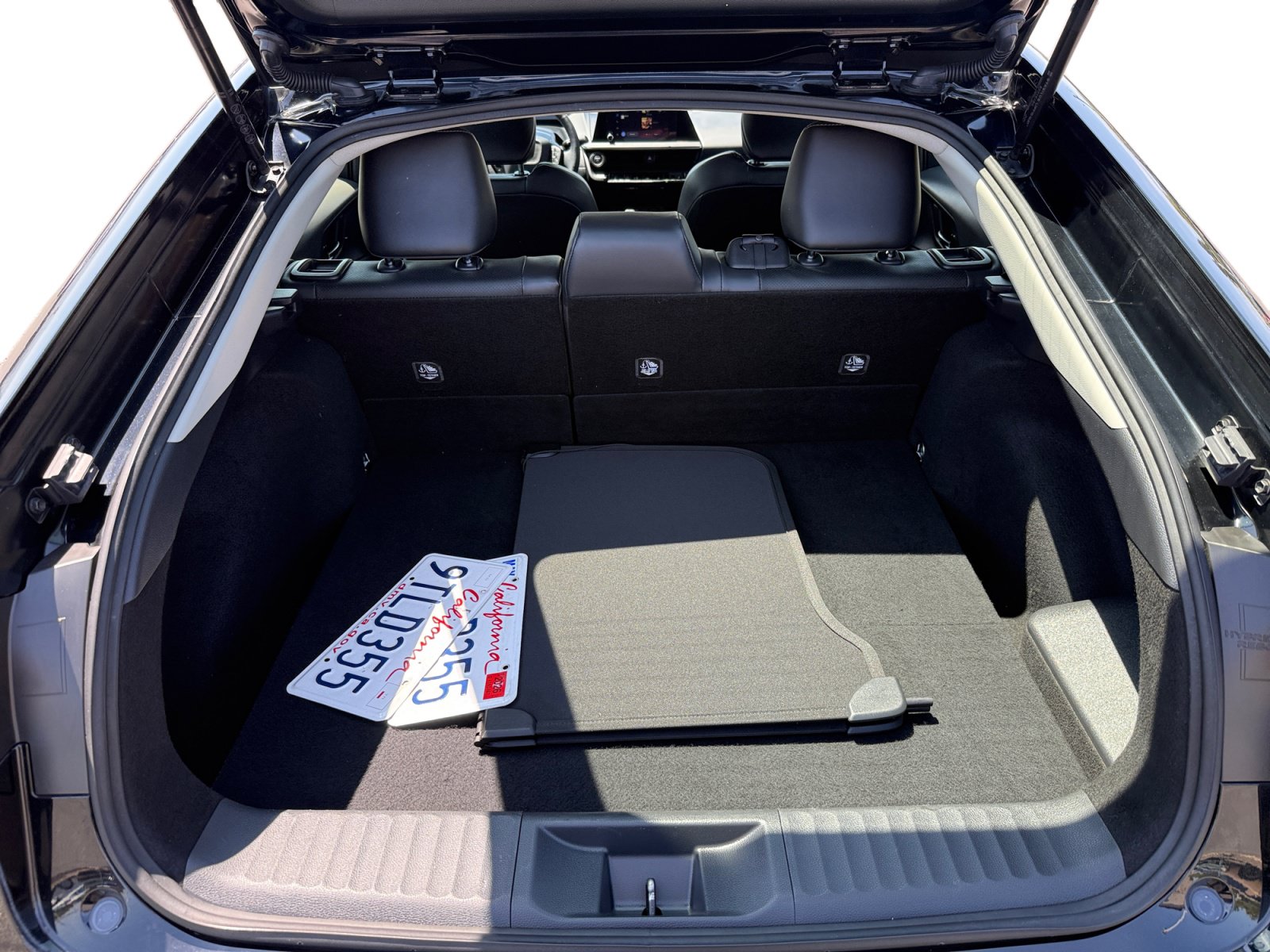 Used 2025 Toyota Prius XLE FWD image 17