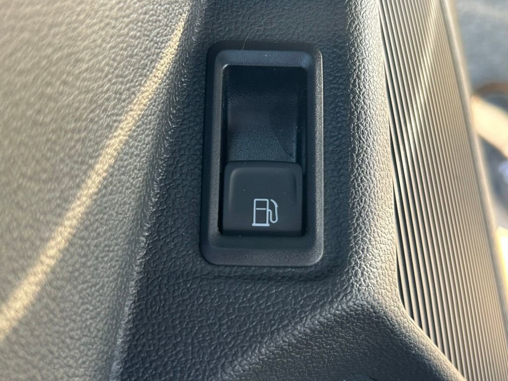 Certified 2023 Volkswagen Taos SE image 21