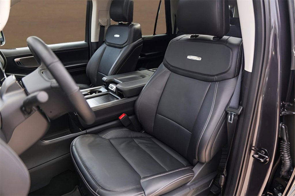 Used 2025 Ford Expedition Max Platinum w/ Driver's Package image 7