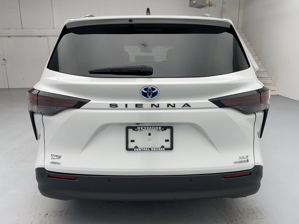 Used 2023 Toyota Sienna XLE image 10