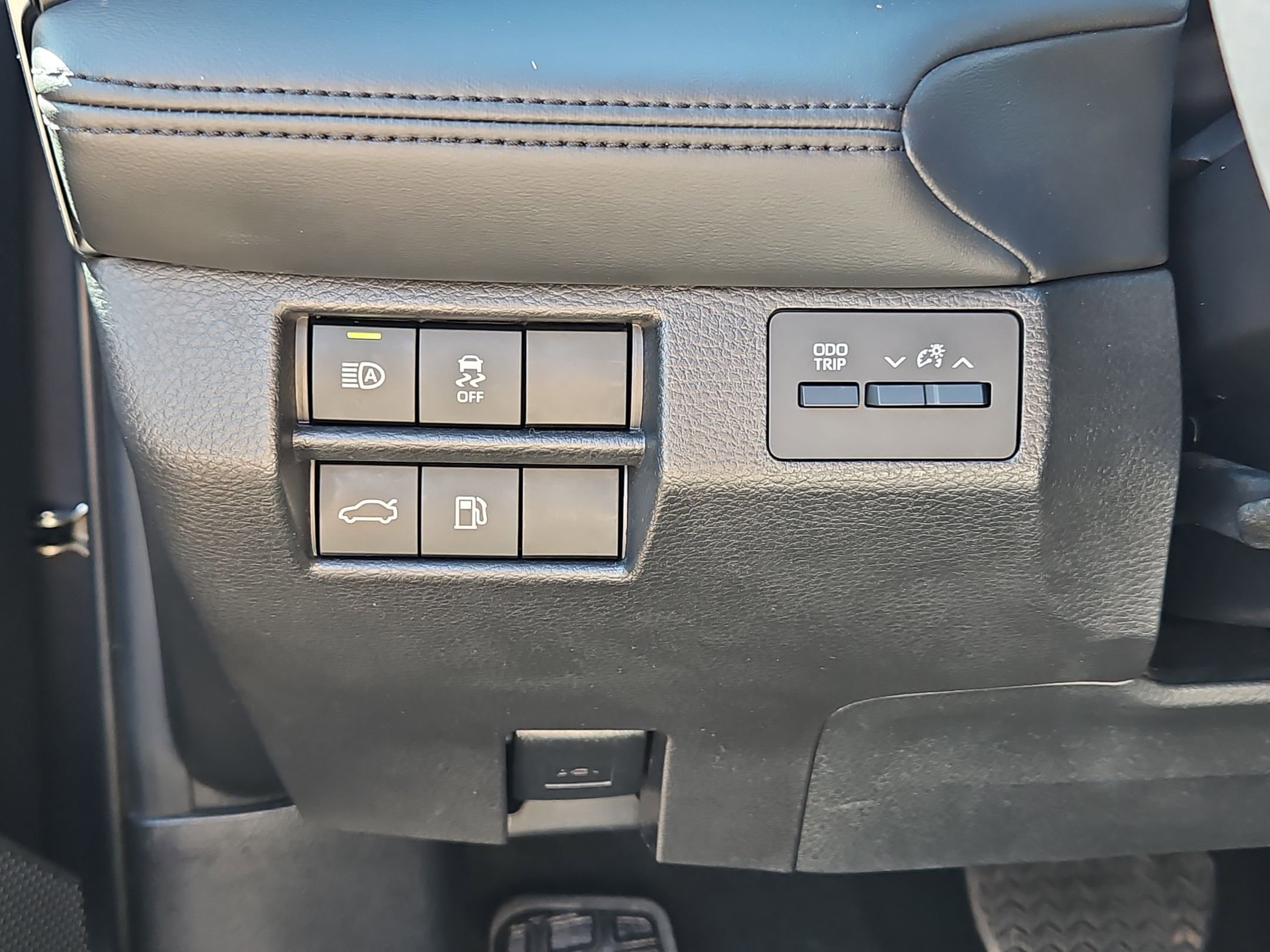 Used 2022 Toyota Avalon XLE FWD image 25