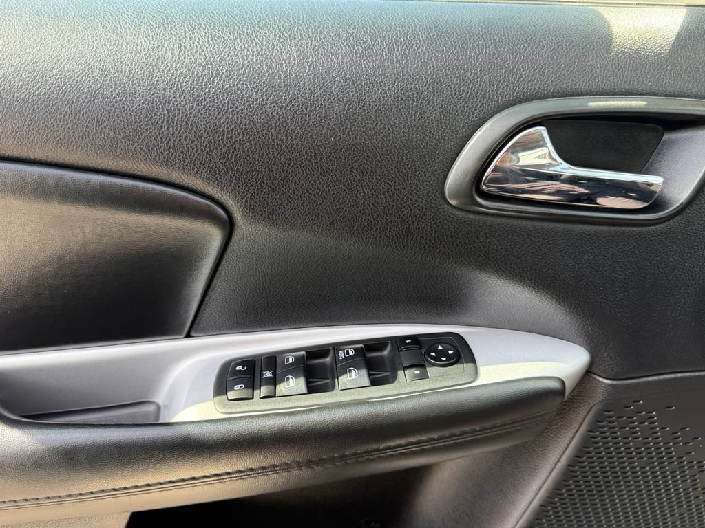 Used 2018 Dodge Journey SE w/ Blacktop Package FWD image 11