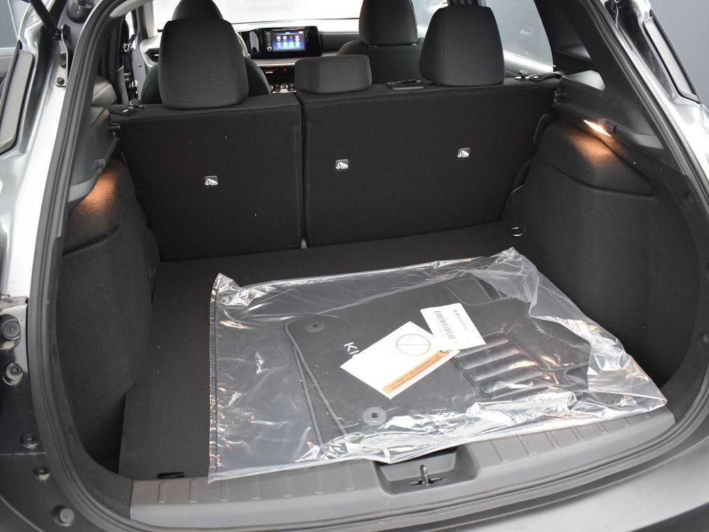 Used 2025 Nissan Kicks S image 32