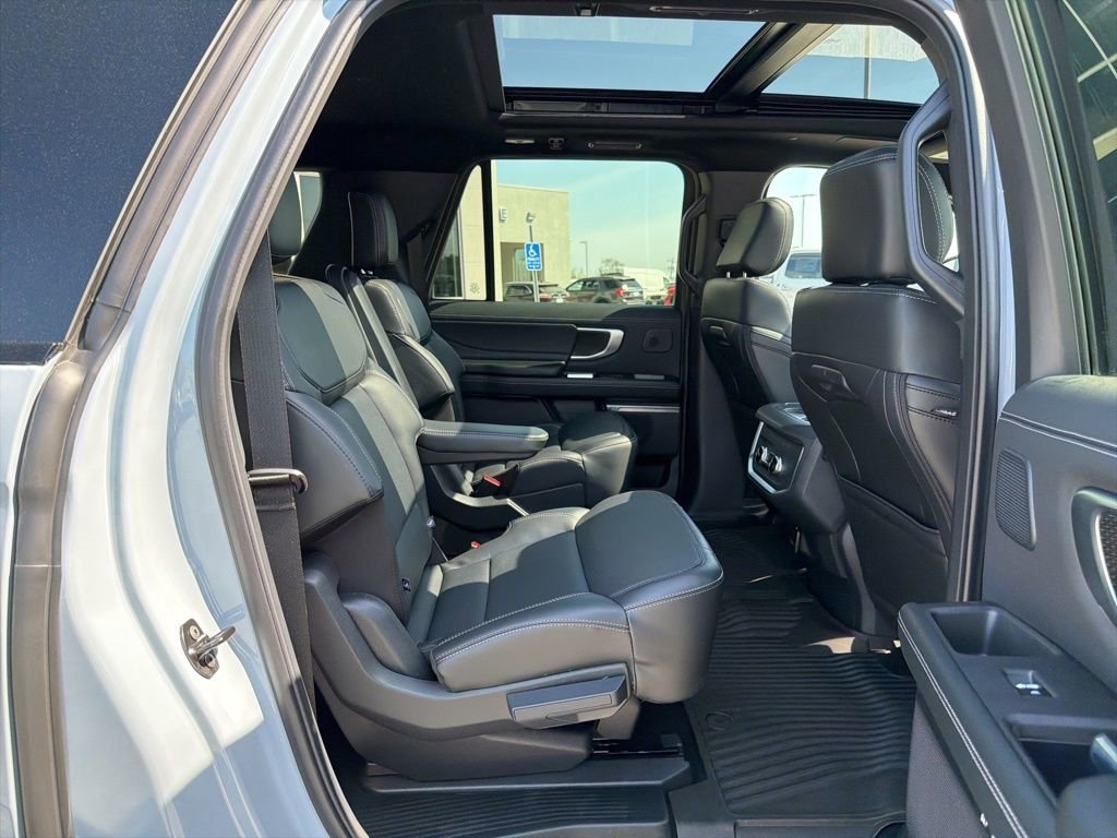 Certified 2025 Ford Expedition Max Platinum w/ Stealth Performance Package AWD/4WD image 19