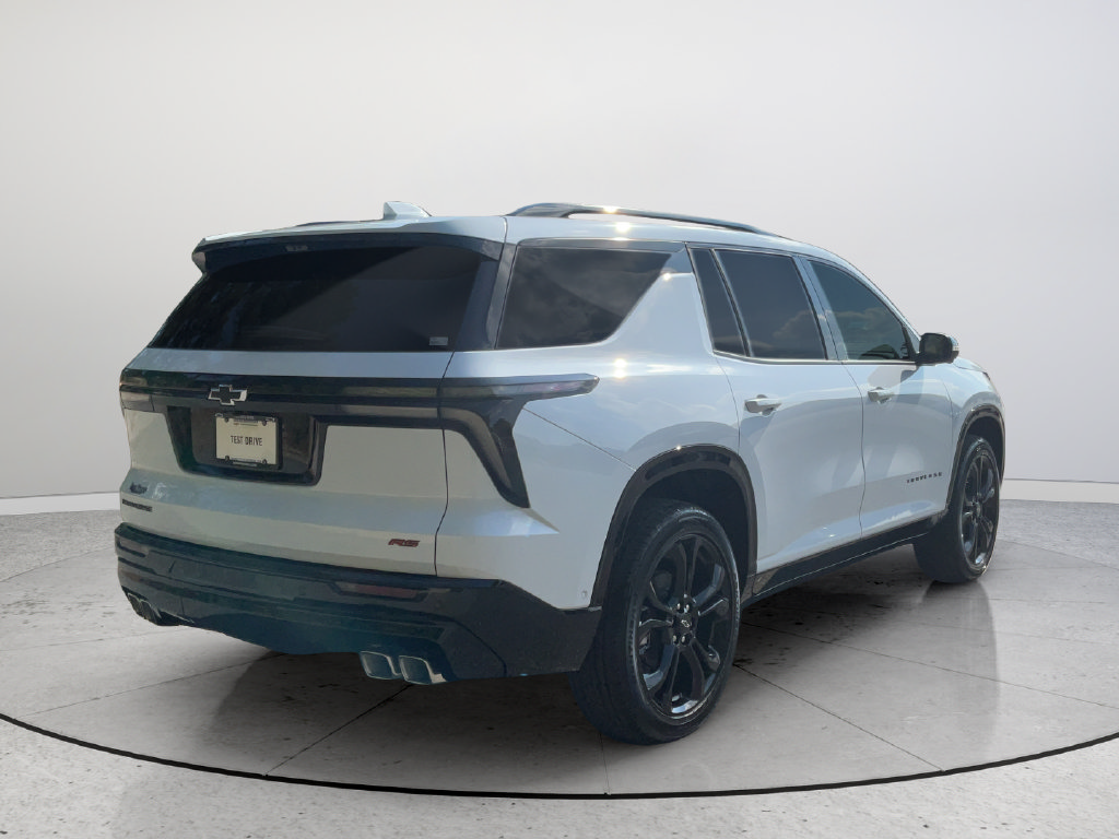 New 2027 Chevrolet Traverse RS w/ LPO, Floor Liner Package FWD image 7