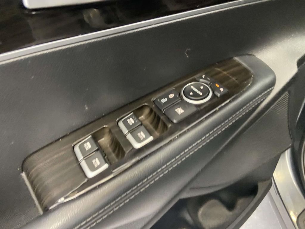 Used 2020 Kia Sorento LX image 18