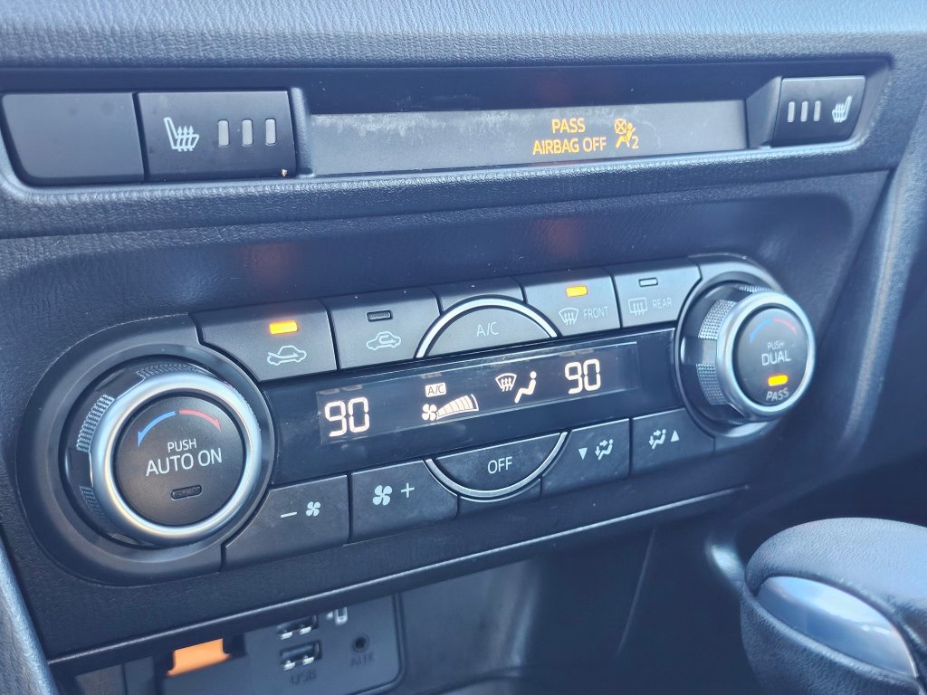 Used 2018 MAZDA MAZDA3 Touring image 12