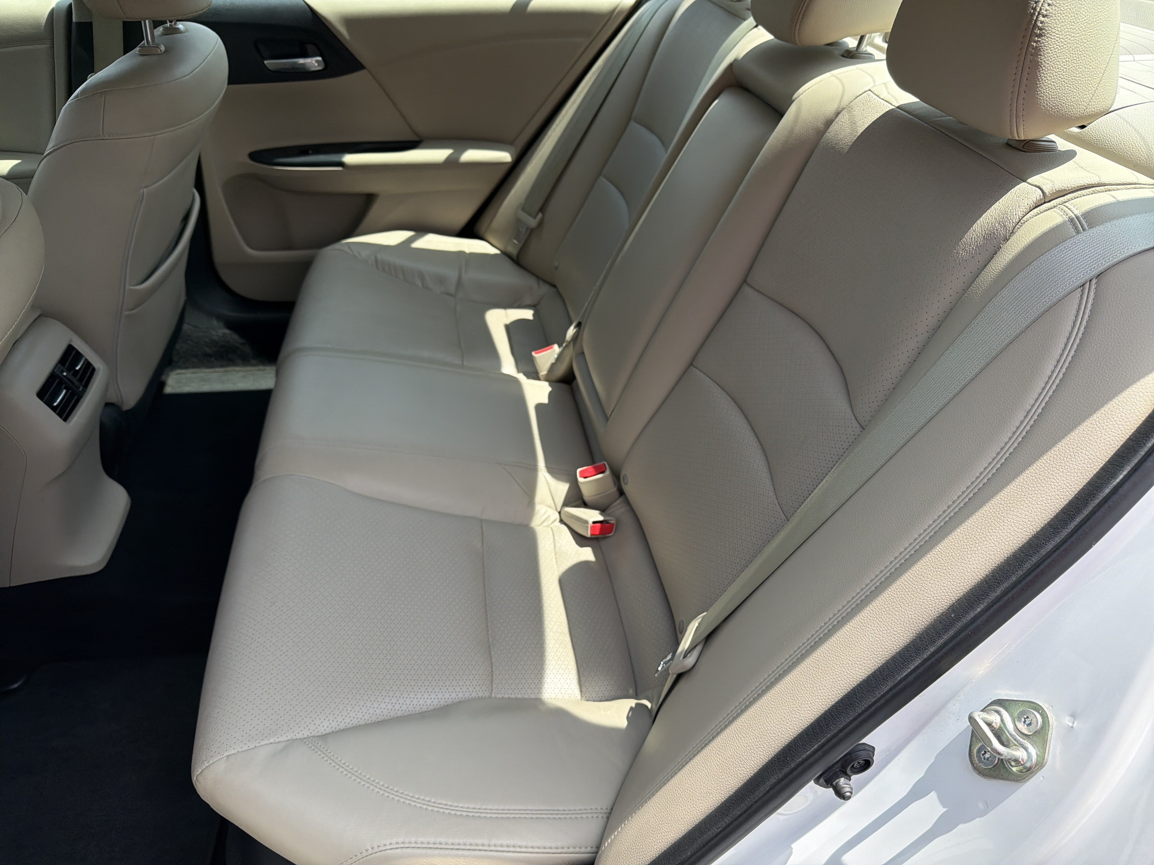 Used 2017 Honda Accord EX-L image 18