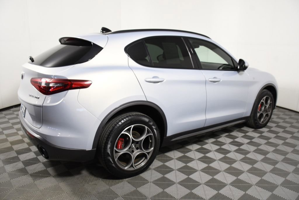 Used 2022 Alfa Romeo Stelvio Ti image 7