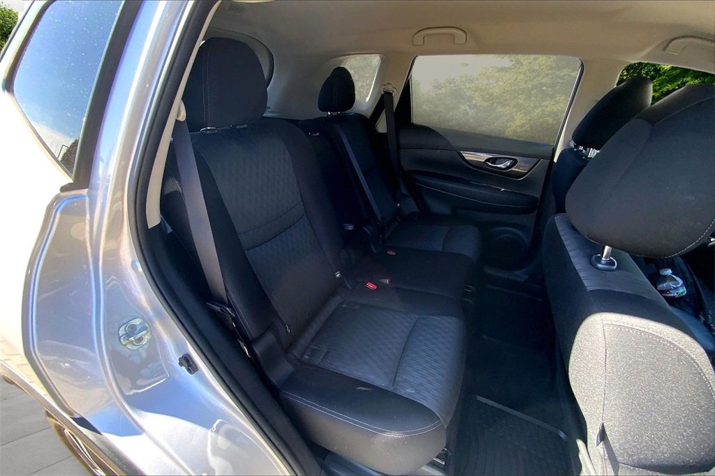 Used 2019 Nissan Rogue SV w/ Premium Package image 25