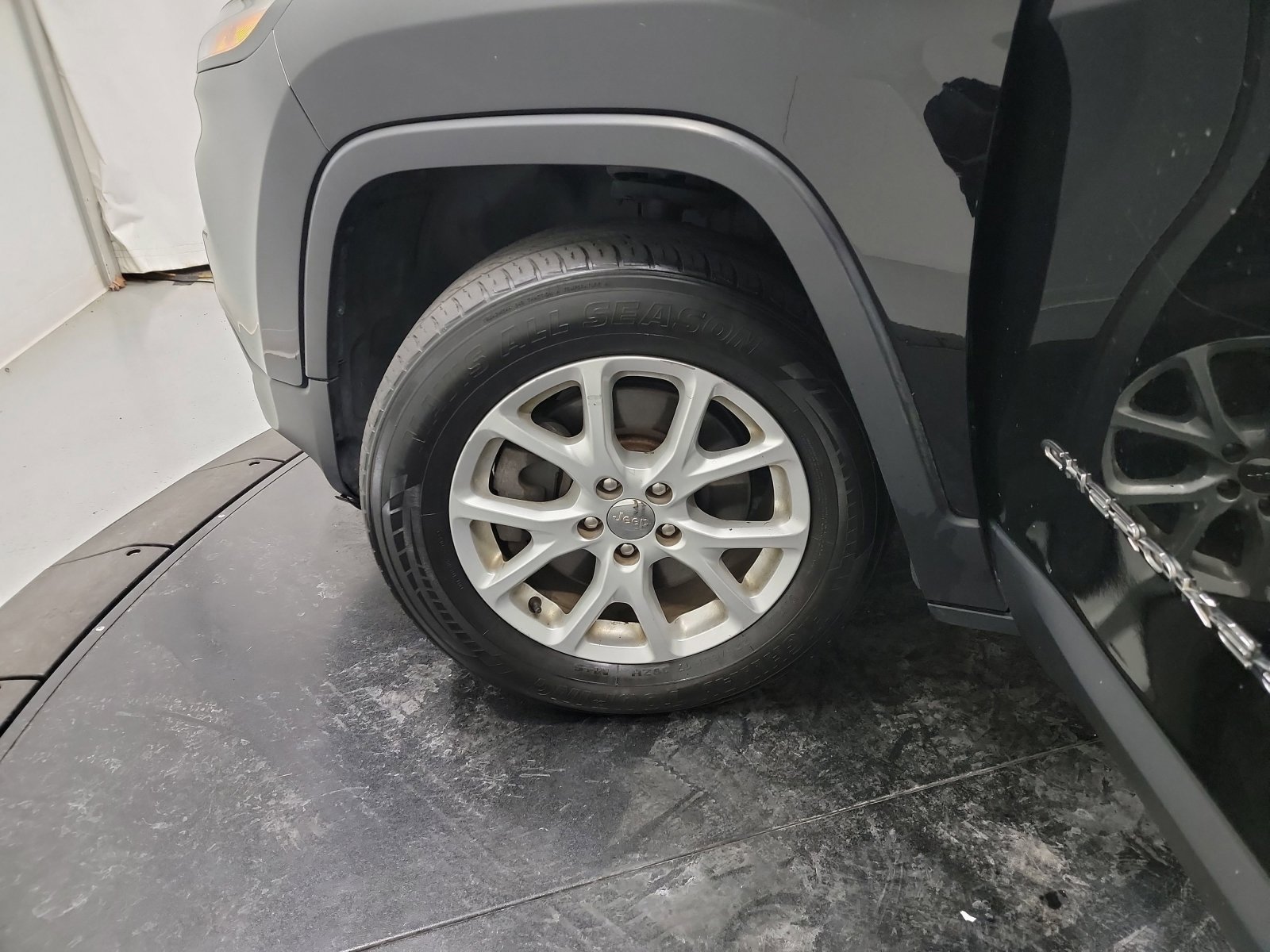 Used 2017 Jeep Cherokee Latitude w/ Safety/Convenience Group image 29