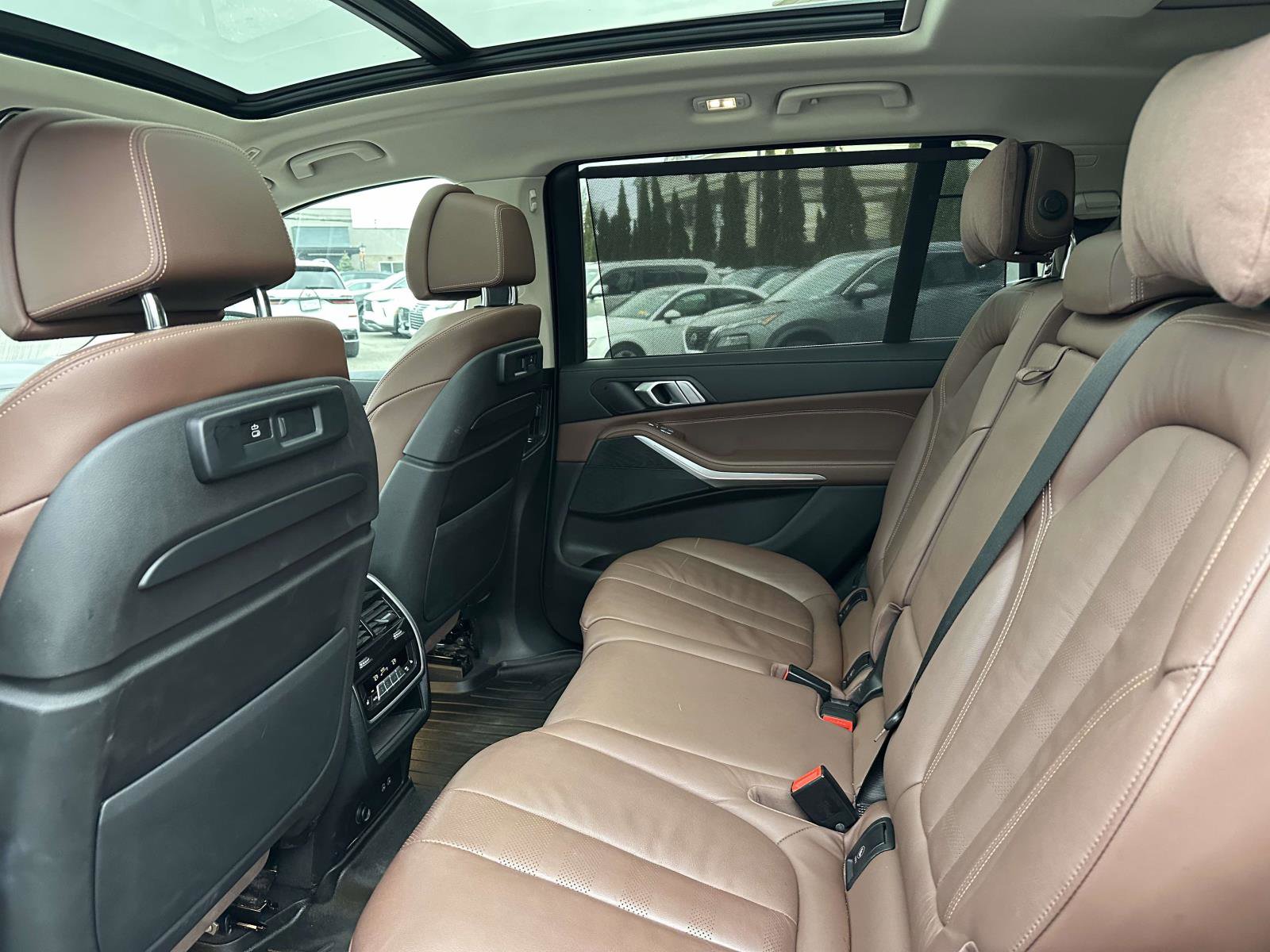 Used 2022 BMW X7 xDrive40i w/ Premium Package image 11