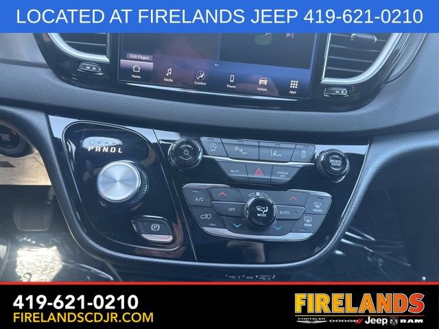 Used 2025 Chrysler Pacifica Select image 22