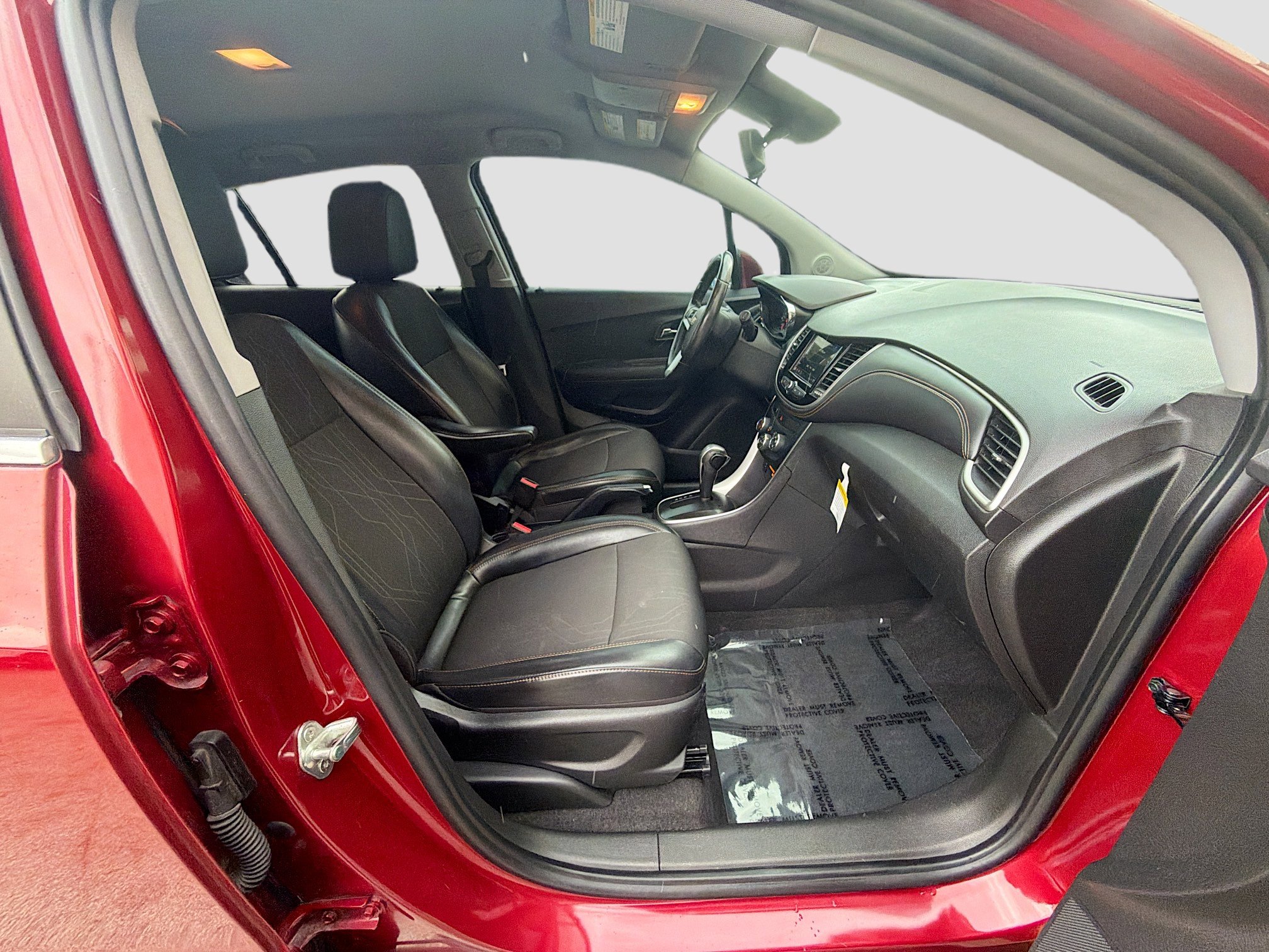 Used 2019 Chevrolet Trax LT w/ LT Convenience Package FWD image 31