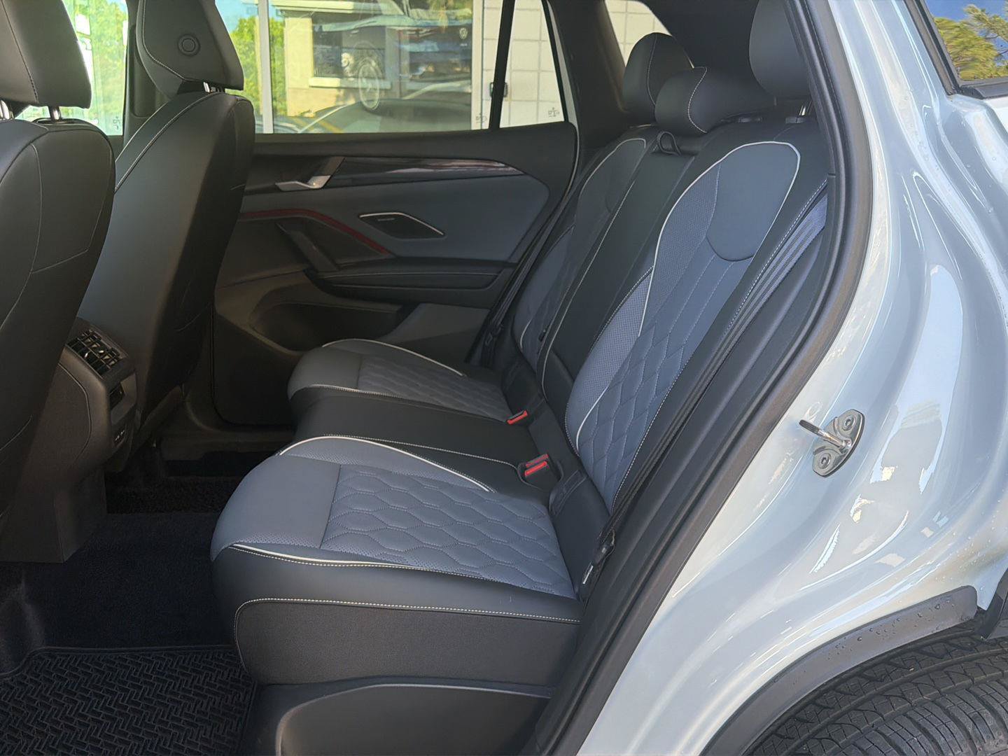 New 2025 Volkswagen Tiguan SEL R-Line AWD/4WD image 17
